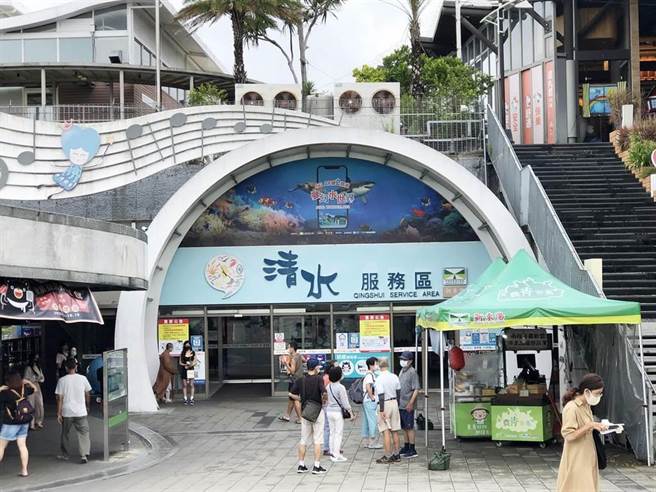 国道三号清水服务区，昨天发生消费者因大碗没盖骂哭女店员，民眾建议可採客诉、不应凶基层。（檔案照片／陈世宗摄）