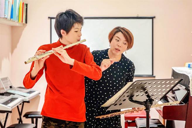 施翚不被自闭症障碍，将代表新竹县参加全国音乐比赛。（新竹县政府提供／罗浚滨新竹传真）