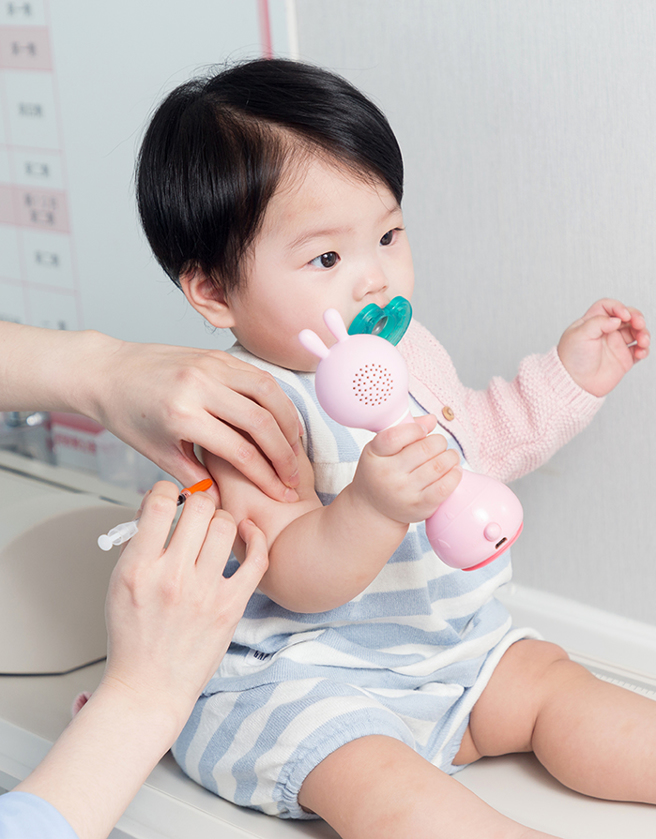 接种疫苗，能有效预防孩子受到疾病的侵袭。
（图/ 婴儿与母亲提供）