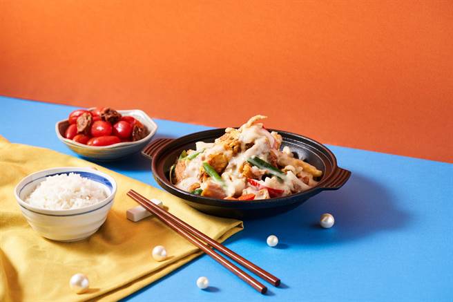 12／31前到竹北店用餐者，姓名有「真ㄓㄣ 珠ㄓㄨ 」任一字，同音可，内用满额可获赠奶油软壳蟹1份。(飨宾餐旅集团提供)