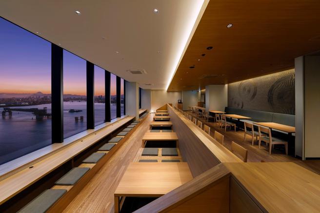 和食餐厅「泉天空」提供旅客泡汤之后的用餐服务，还有美景相伴。（Sumitomo Fudosan Villa Fontaine Co. Ltd.提供）