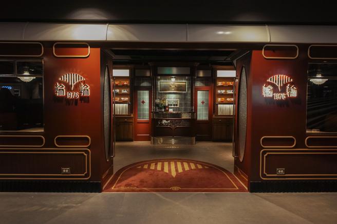 新光三越信义新天地轮轮1976套餐，4人预订席扣6万9000点skm points可兑换。（新光三越提供）