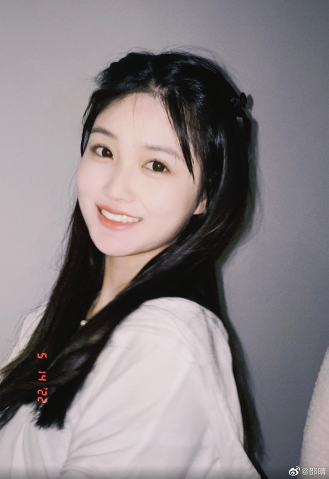 邵晴目前仍是大学生。（图／微博）