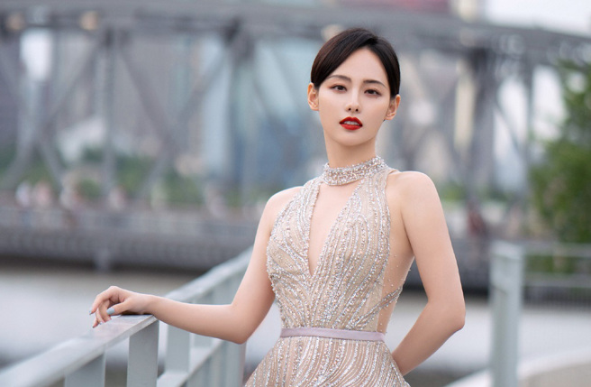 张嘉倪与老公买超结婚7年。（图／摘自张嘉倪微博）