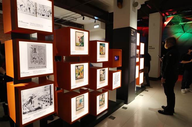 「島．電生活－臺灣電力的時代樣貌」特展中，展出過去宣導用電安全的圖畫及文宣。（劉宗龍攝）