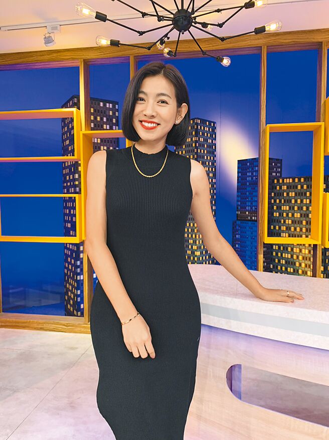 米可白至今都保留着她与初恋男友的合照。（卫视中文台提供）