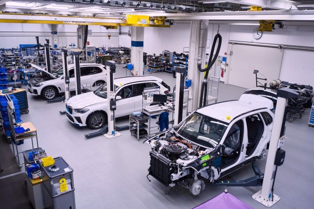 BMW開始小量生產氫能動力的iX5 Hydrogen (圖/CarStuff)