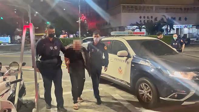 员警在梁男随身包包、车上查获海洛因91克、安非他命35克、K他命近200公克，以及三级毒品FM2、毒品咖啡包18包、K盘等物，全案依违反毒品危害防制条例、枪炮弹药刀械管制条例移送法办。（高市凤山分局提供／袁庭尧高雄传真）