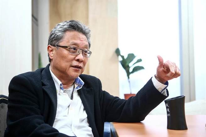 知名作家张大春去年在个人脸书上发文批评小学二级的国语课本中的1篇「门、斗大仙」课文言不及义，并批评作者。（本报资料照片）