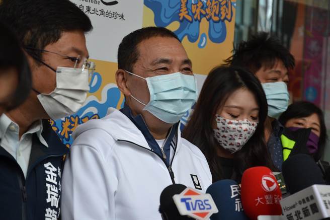 台北市长当选人蒋万安近期延揽高雄市前副市长李四川，出任副市长职缺。新北市长侯友宜表示，李四川是非常优秀专业的公职人员，他长时间为国家贡献，愿意再度为国为民做事，觉得是很好的一件事。（蔡雯如摄）