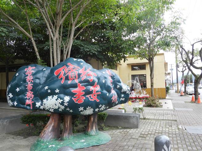花莲吉安乡公所去年将百年歷史的「福兴买菸场」，活化改造为「吉安创客栈」，并定期举办艺文活动，增添地方艺文气息。（罗亦晽摄）