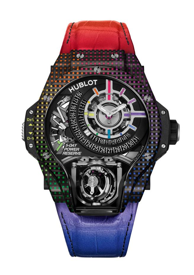 C羅佩戴的MP09雙軸陀飛輪腕錶，最近推出新款彩虹3D立體碳纖維進階級，654萬元。（HUBLOT提供）