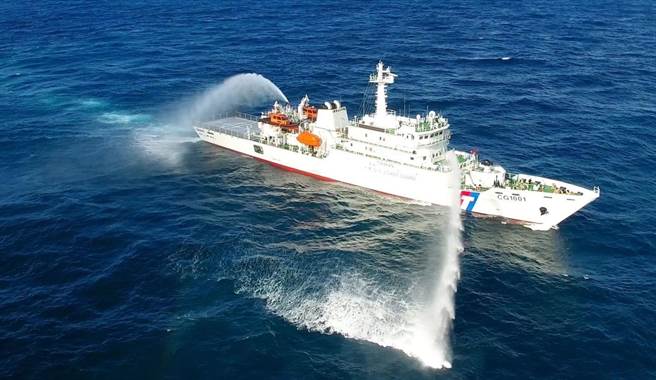 海巡署舰队新造1000吨巡防舰「彰化舰」，6日正式投入中部地区域执法勤务，肩负国土守护重责大任。（中部地区机动海巡队提供）
