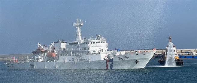 海巡署舰队新造1000吨巡防舰「彰化舰」，6日正式投入中部地区域执法勤务，肩负国土守护重责大任。（中部地区机动海巡队提供）