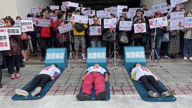 200多位民眾不满菸防法迟迟未修，前往立院陈情。（陈鸿伟翻摄）