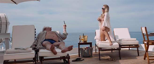 《疯狂富作用》一场笑看有钱人翻船的荒诞之旅即将启航。（CATCHPLAY提供）