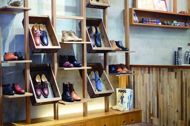 「林果良品」提供精致优雅的手工皮鞋、牛皮拖鞋，是许博轩与陈吟雯推荐选购耶诞礼物的去处之一。（图／林果良品）
