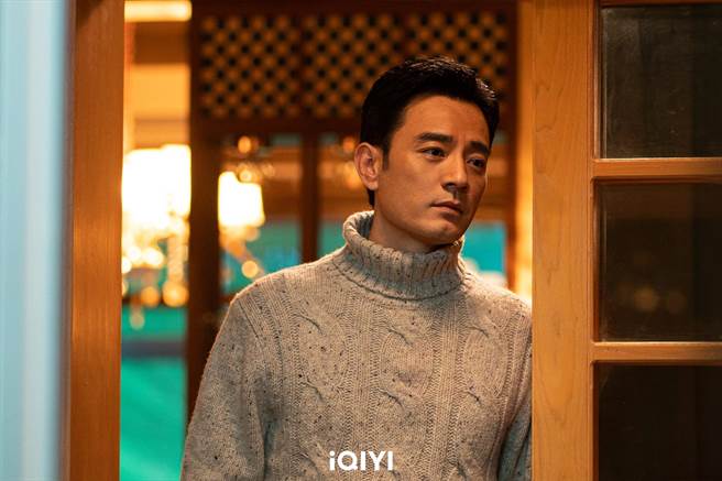 李光洁饰演海外学成归国的赵垒。（爱奇艺国际站提供）