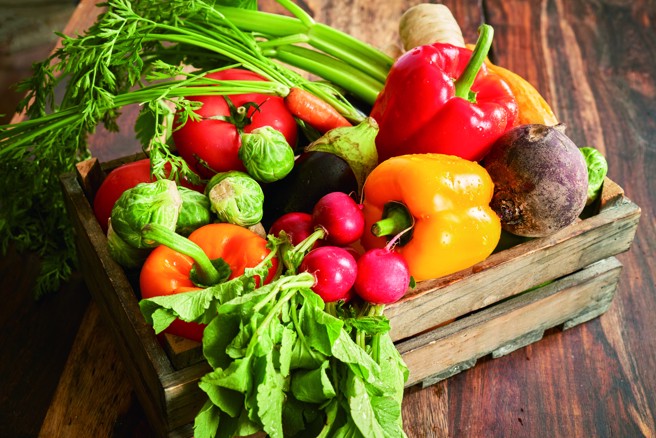 周建宏建议可以色彩鲜艳的蔬果为食材准备耶诞大餐，以缤纷的料理烘托节庆氛围。（图／GMVozd）