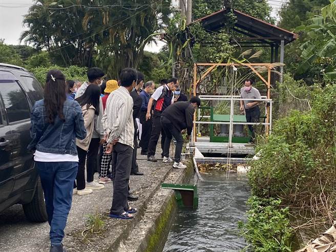 花莲吉安乡南华村使用农田水圳实验微水力发电，可供农场温室及食农教室用电等。（民眾提供）