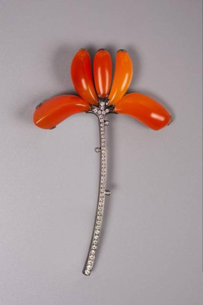 龚遵慈年度珠宝作品「莲花」胸针。（龚遵慈提供）