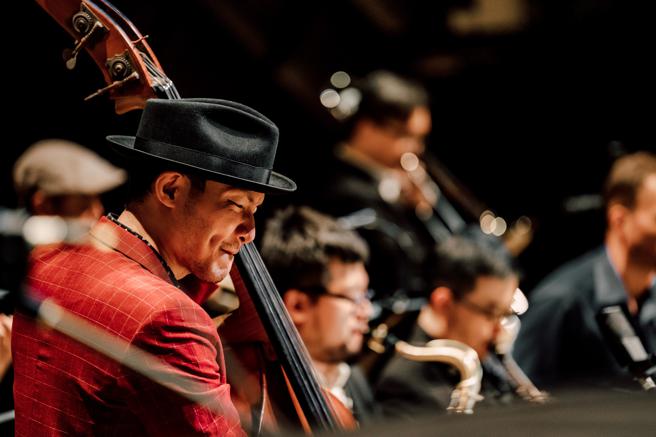 寄情于高雄成长记忆的《大河精神—给爱河与密西西比河的爵士组曲》为徐崇育献给两条大河的原创组曲。(卫武营国家艺术文化中心提供)