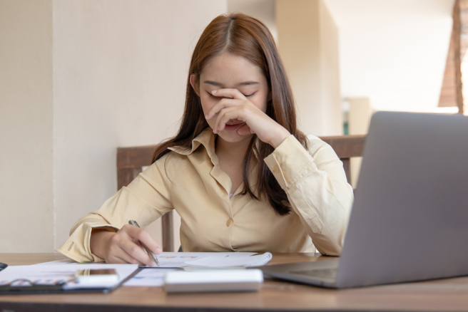 摩羯座、金牛座、天蠍座容易不經三思就表達內心的想法，導致事情變得尷尬。（示意圖／Shutterstock）