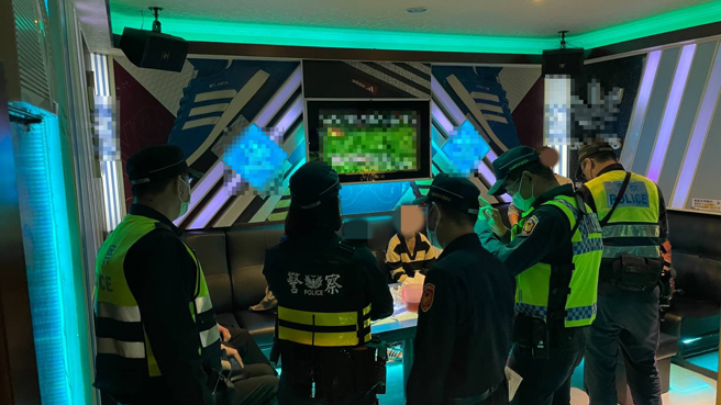 埔里警分局昨(5)日晚间，执行威力扫荡专案勤务。（警方提供）