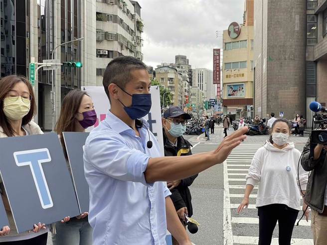 王欣仪大酸吴怡农，小英男孩会不会是下一个得靠读稿机才会讲话的？（中时资料照／蔡佩珈摄）
