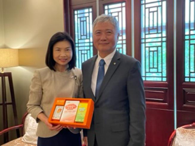 （杏一董事长陈丽如（左）、总经理蔡德忠（右）。图／杜蕙蓉）