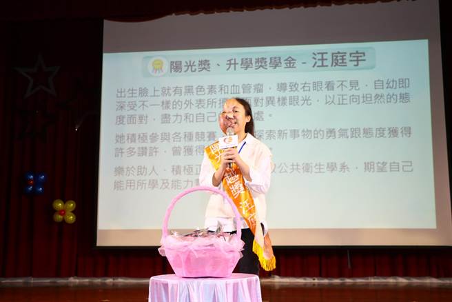阳光基金会阳光奖得主汪庭宇台上分享未来梦想。（阳光基金会提供／林良齐台北传真）