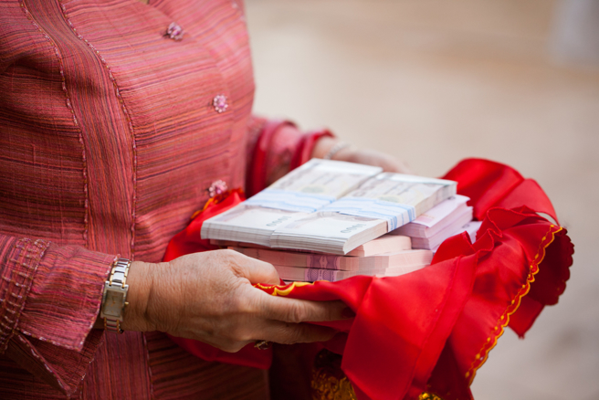 一名新娘上网抱怨，找了长辈友人当媒人婆，结果对方频出包毁了她的婚礼。（示意图／shutterstock）