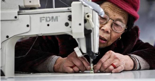 浙江「诚信奶奶」终于在最近预告退休。（图／翻摄自微博）