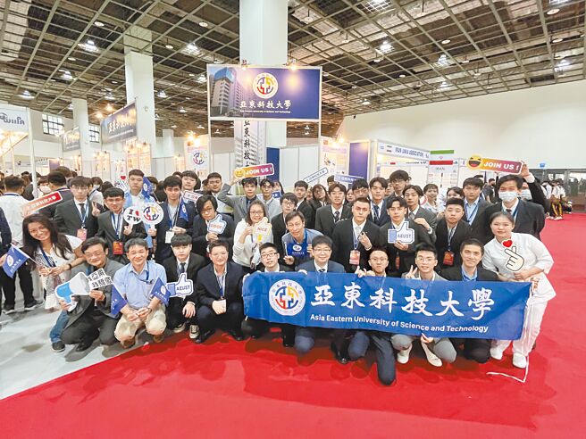 亚东科大师生荣获1项大会特别奖及8金4银2铜。　图／亚东科大提供