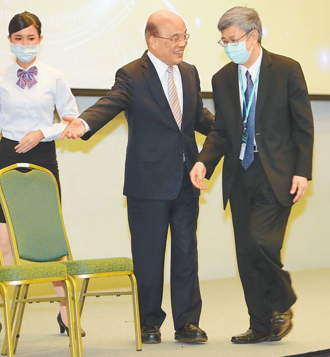 张禹宣指出，早在前副总统陈建仁（右）上任阁揆前，绿营就掀起反弹声浪。