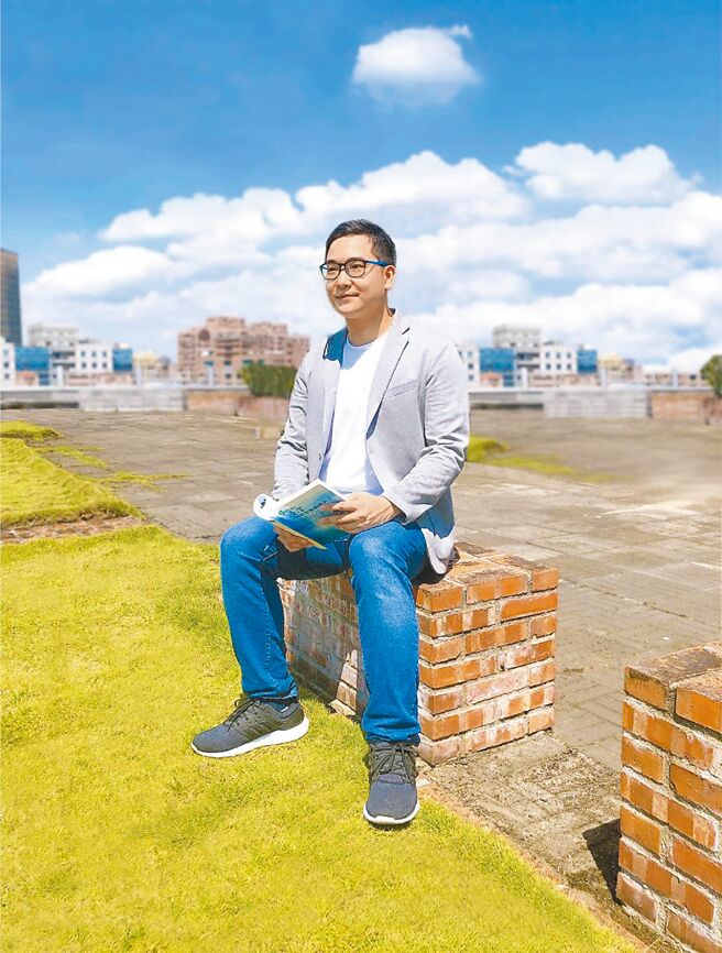 前華碩集團亞旭電腦行銷部經理暨企業發言人馬仲豪出任基隆市環保局長。（謝國樑辦公室提供／張志康基隆傳真）