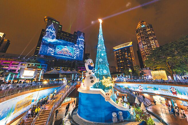 新北欢乐耶诞城推出全新3D光雕雷射主灯秀「Imaginary无限篇」，邀请民眾一起来体验浓浓耶诞氛围。（新北市观旅局提供／叶德正新北传真）