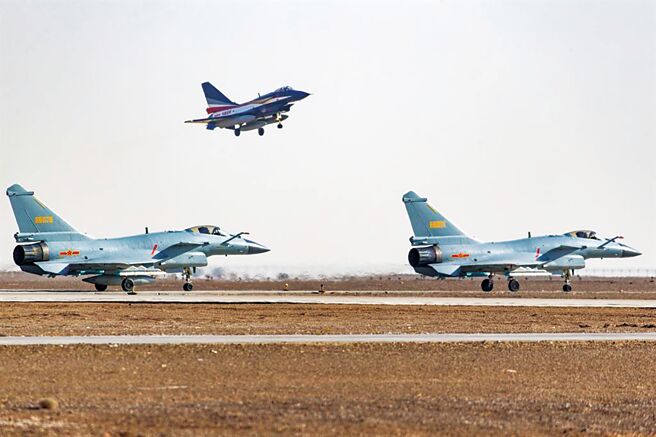 大陆的歼-10C战机目前是中共空军国产战机装备最先进的机种，正在积极拓展国际市场。（图／新华社）