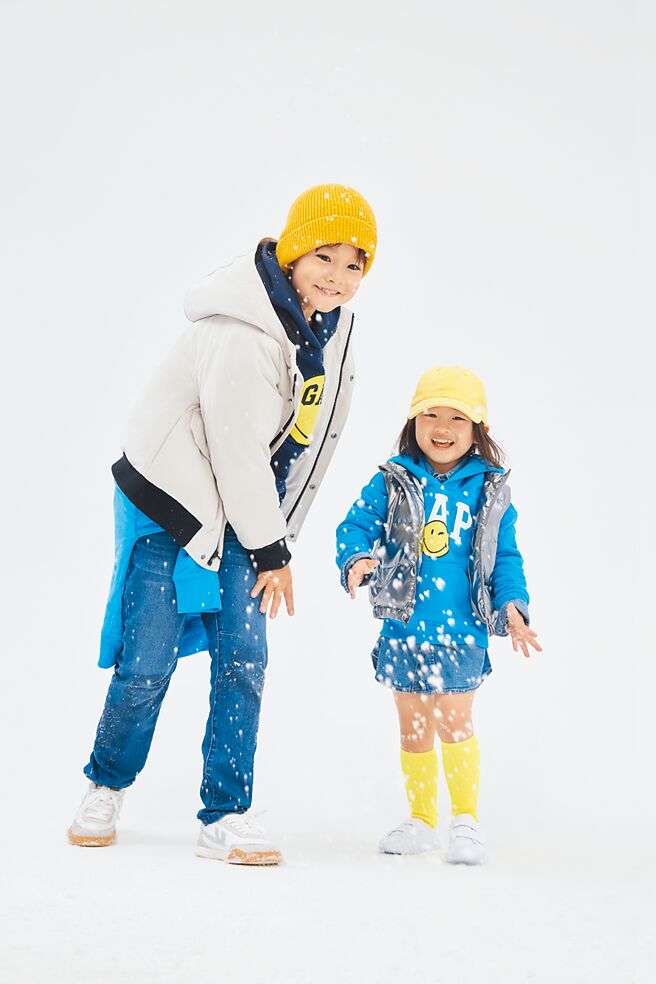GAP X Smiley限定联名系列包含童装，笑脸图案传递欢乐氛围。（GAP提供）
