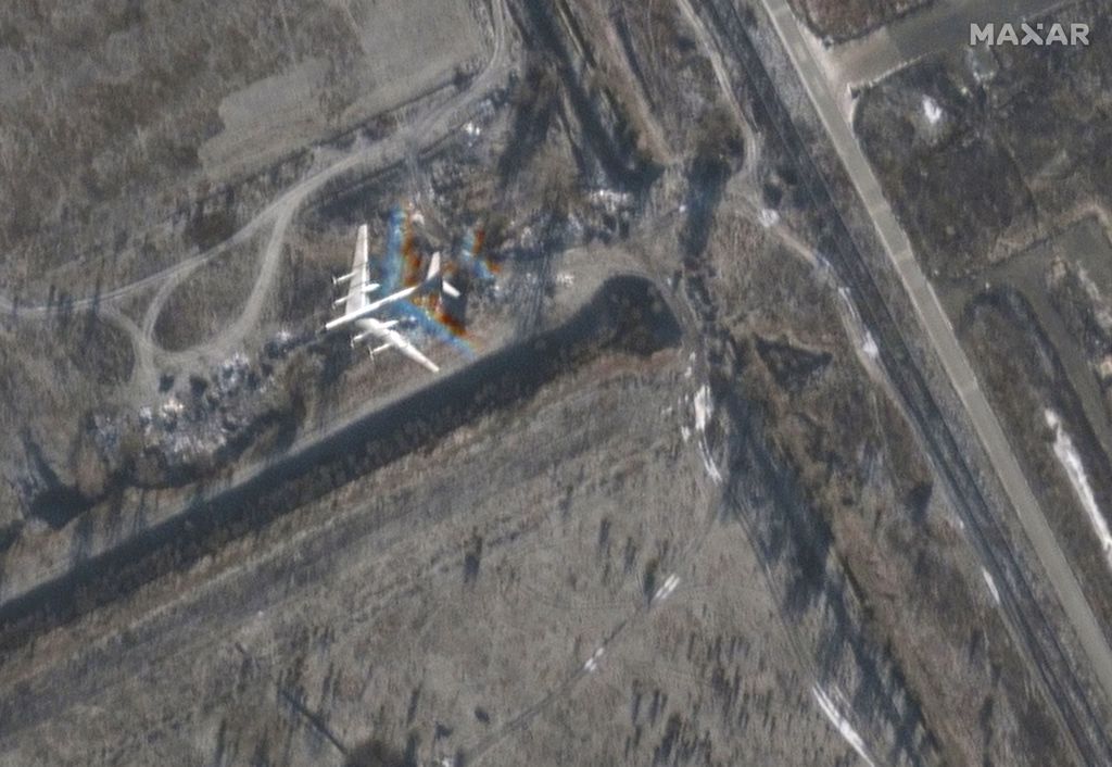 位于萨拉托夫（Saratov）附近的恩格斯（Engels）空军基地以及另两座机场，过去两天都遭到无人机攻击，其中恩格斯机场距离最近的乌克兰领土至少600公里。图/路透社(photo:ChinaTimes)