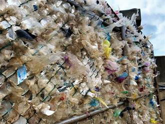 獨家》澎湖垃圾牆奇觀 塑膠袋入侵成功水庫汙染飲用水