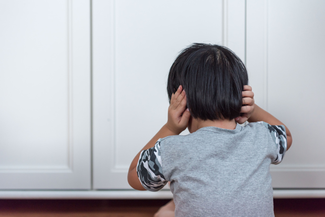 早餐店工读生揪老板娘11岁儿抓鸟！「全裸视讯」换游戏点数。（示意图/shutterstock）