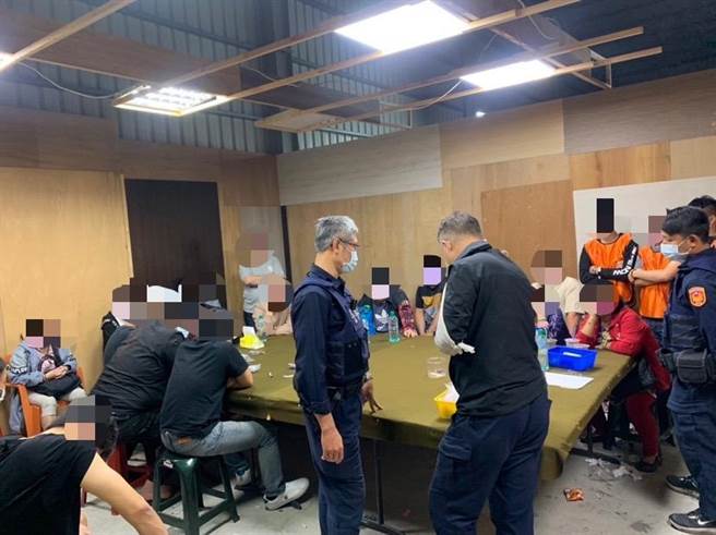 賭場藏身家具工廠內。（翻攝照片／高雄洪靖宜傳真）