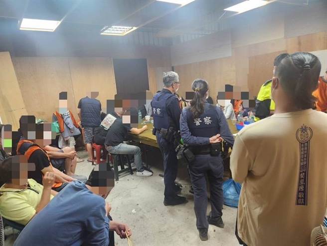 賭場藏身家具工廠內。（翻攝照片／高雄洪靖宜傳真）