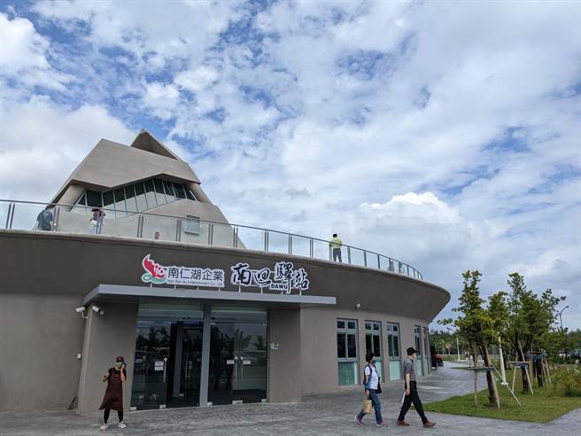 屏東縣泰武鄉的排灣族藝術家發文表示作品遭台東縣南迴驛盜用。（台東縣政府提供／蔡旻妤台東傳真）