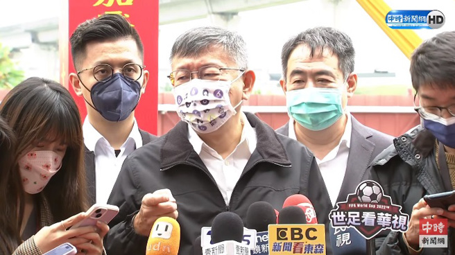 民进党新科议员卓冠廷称，台北市长柯文哲为小内阁安排一事与新竹市长当选人高虹安吵架，柯文哲7日受访时强调绝无此事，并怒呛将对卓冠廷提告，要拿他祭旗。（图／截自中时新闻网YT）