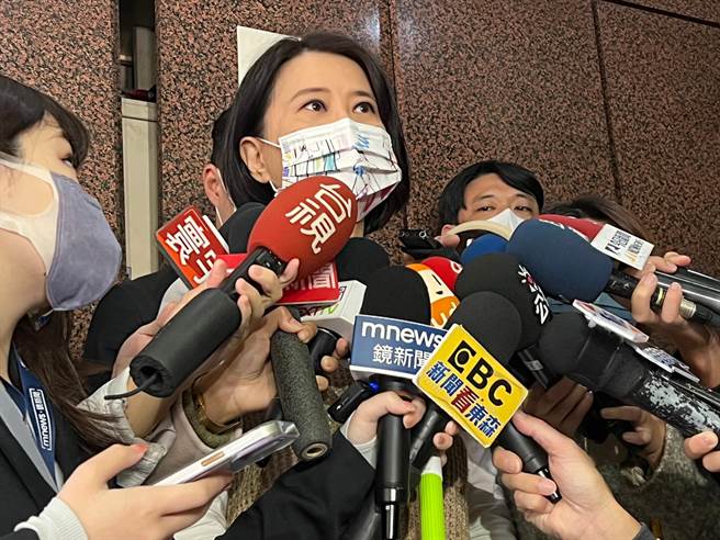 王鸿薇说，自己也想去拜访王世坚。（李奇叡摄）