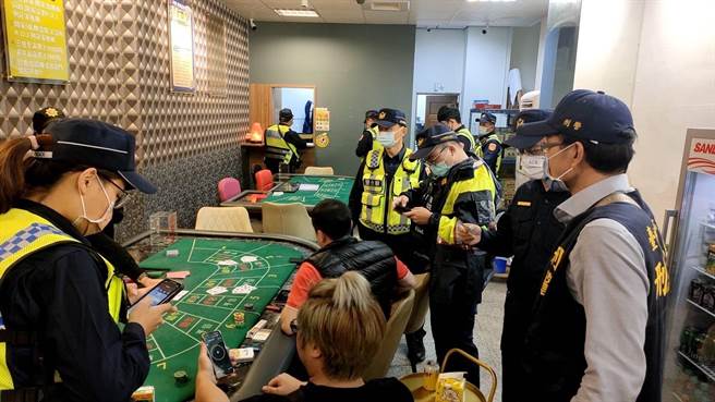 为展现维护治安决心，台东县警察局自6日起针对容易滋事场所实施威力扫荡。（台东县警局提供／蔡旻妤台东传真）