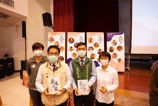 「府城客家─2022臺南客家人文地图」影像暨专书发表记者会于今(7)日办理，7支影像及2本专书，纪录400年来不同时期客家人与臺南密切链结的「府城客家身影」。（图/臺南市政府客家事务委员会提供）