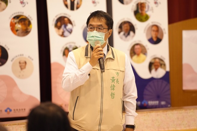 「府城客家─2022臺南客家人文地图」影像暨专书发表记者会于今(7)日办理，7支影像及2本专书，纪录400年来不同时期客家人与臺南密切链结的「府城客家身影」。（图/臺南市政府客家事务委员会提供）